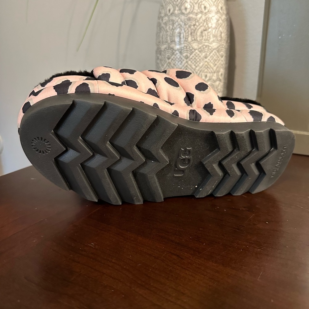Ugg Pink Cheetah Print Platform Slides Size 8 - image 5